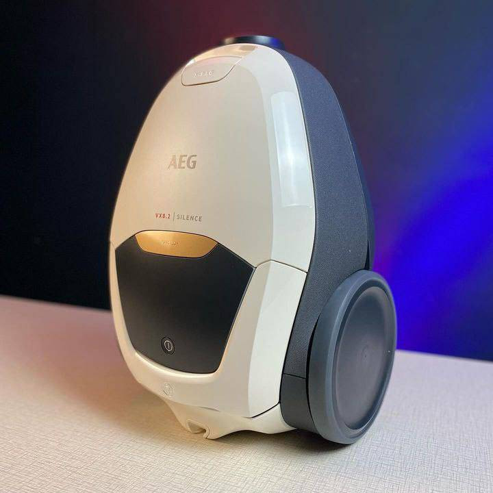 جاروبرقی هوشمند آاگ مدل Vx82-1-alr