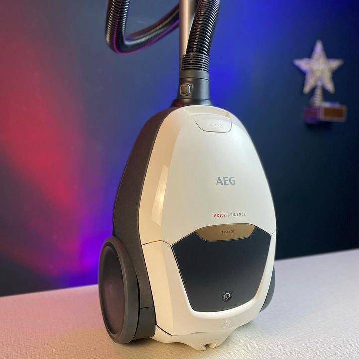 جاروبرقی هوشمند آاگ مدل Vx82-1-alr