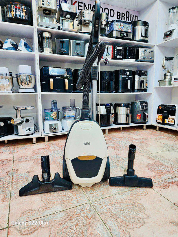 جاروبرقی هوشمند آاگ مدل Vx82-1-alr
