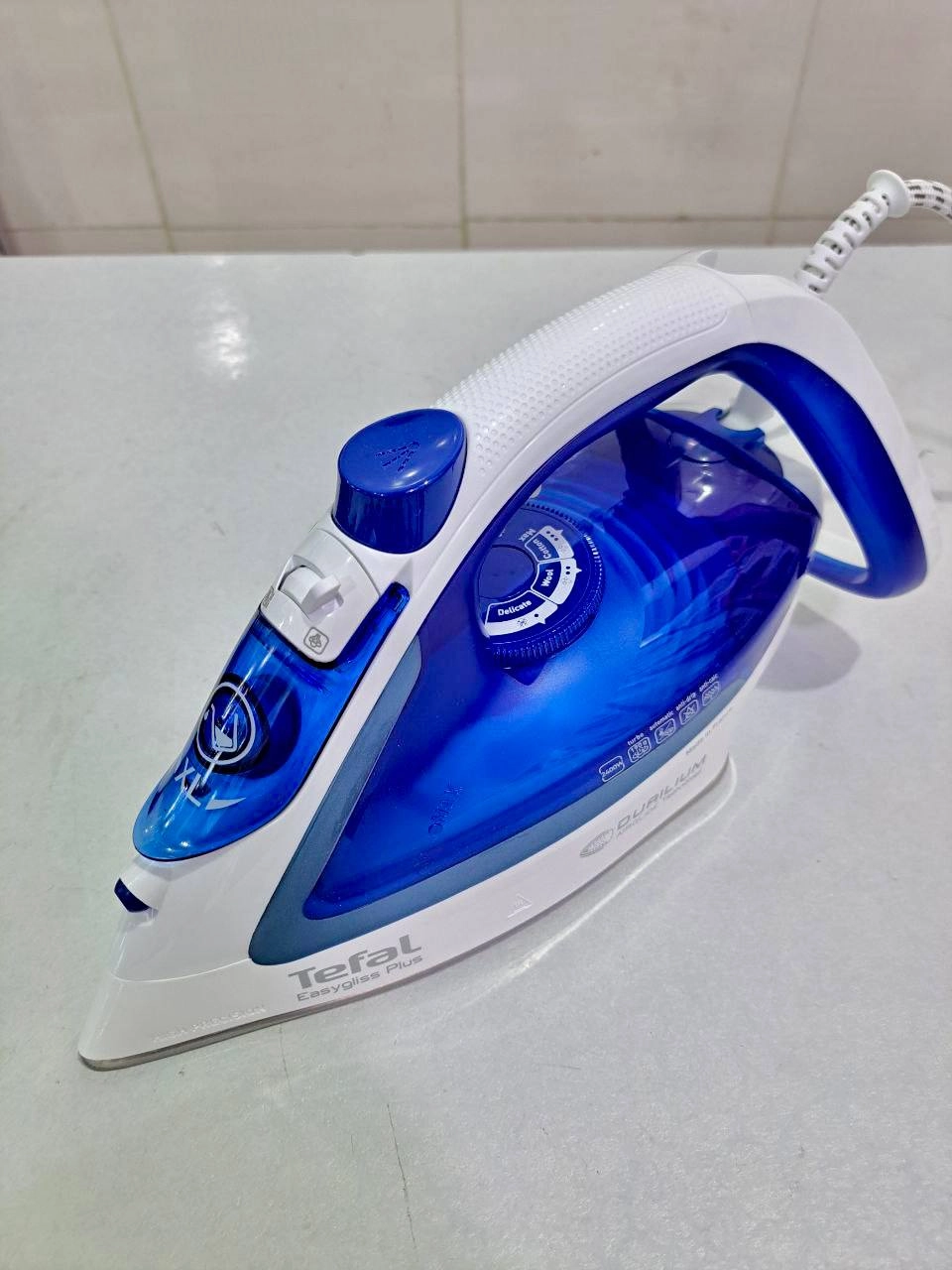 Taffal steam iron model 5715